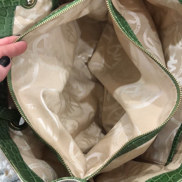 Michael Kors Med-Large Spring Bag 🌴 - Picture 8 of 8